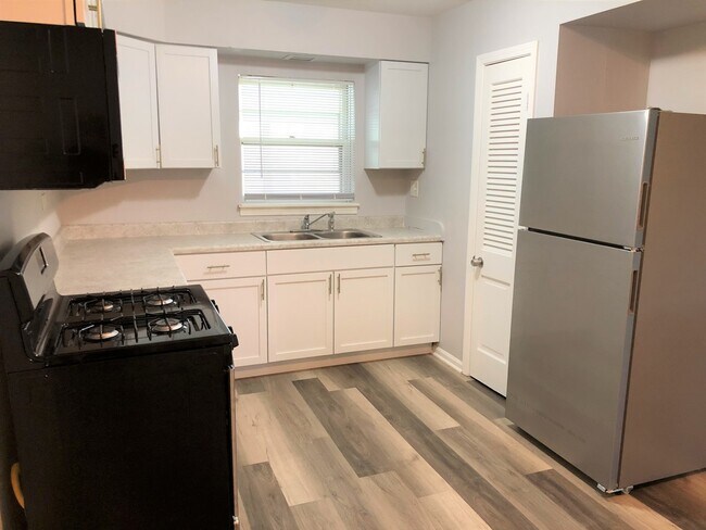 Building Photo - 5629 St Charles Rd