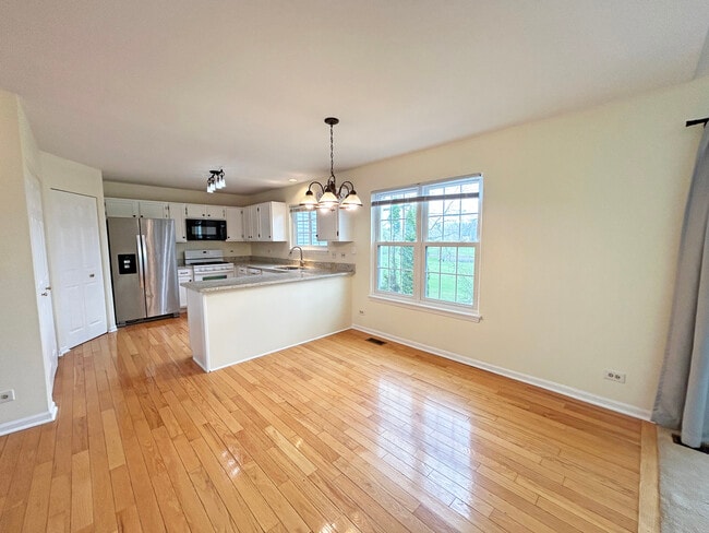 Building Photo - 6146 Golfview Dr