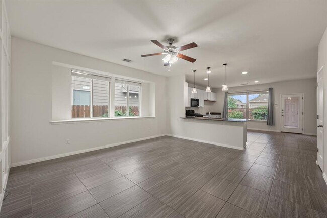 Building Photo - 604 Palmilla St