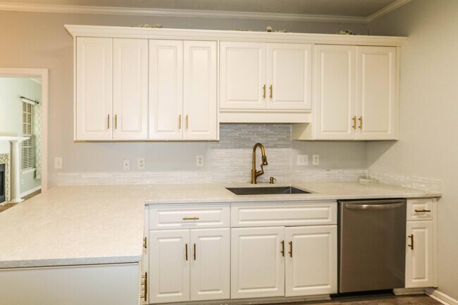 Building Photo - 5803 Carriage Hills Dr