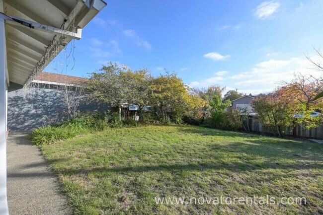 Building Photo - 2450 Center Rd