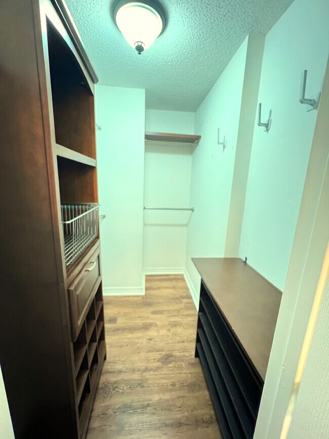 Building Photo - 68 Summer Oaks Dr