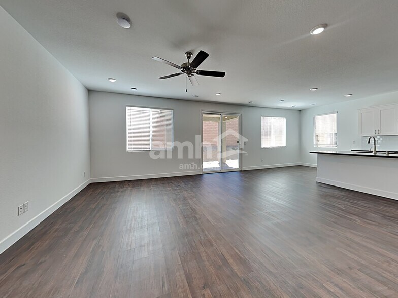 Building Photo - 8927 Tiger Tooth Ave