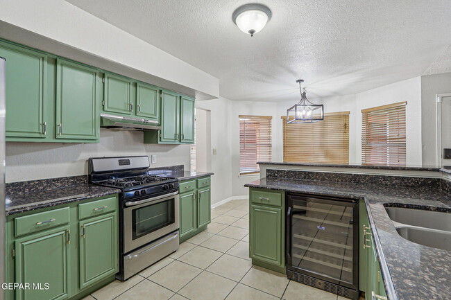 Building Photo - 1117 W Bend Ln