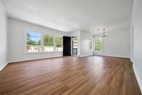 Building Photo - 504 N Magnolia Dr