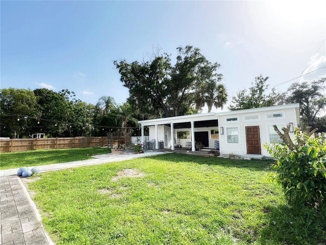 Building Photo - 974 Pinelli St