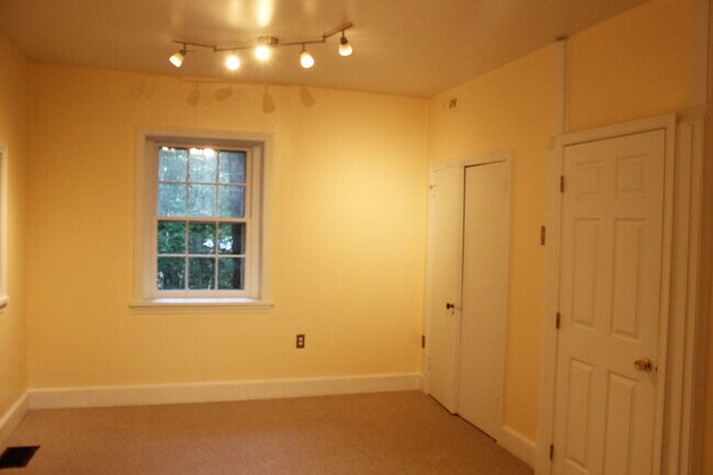 Bedroom - 2948 Albemarle St NW
