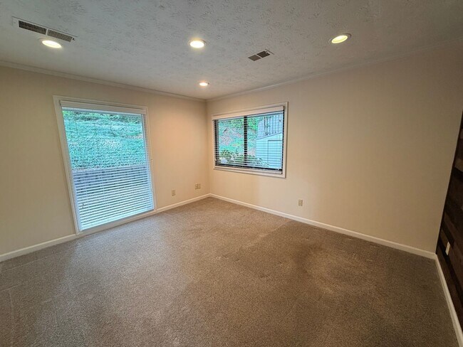 Building Photo - Beautiful Ranch Home in East Cobb's Indian Hills Subdivision!