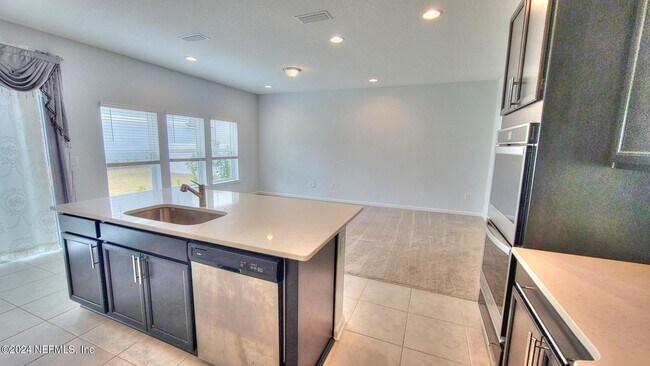 Building Photo - 2028 Hawkeye Pl