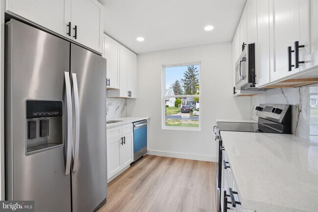 Building Photo - 20 Redbrook Ln