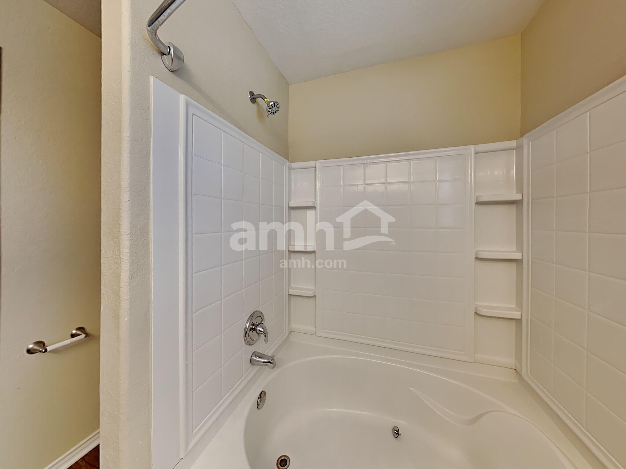 Building Photo - 9210 Pacific Maple