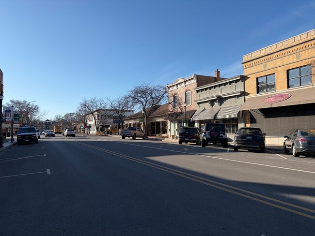 Building Photo - 263 Center St
