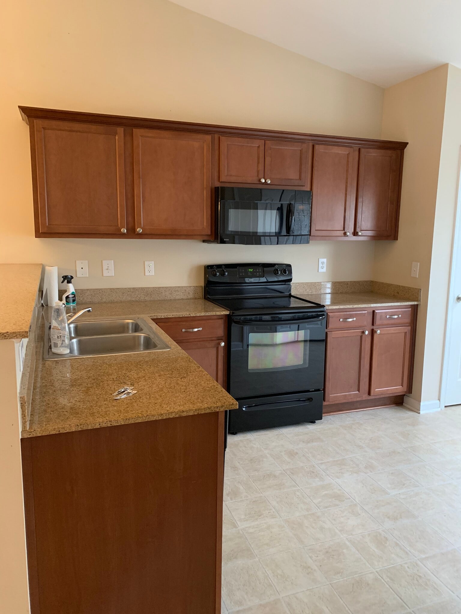 KITCHEN - 516 Dawsons Park Way
