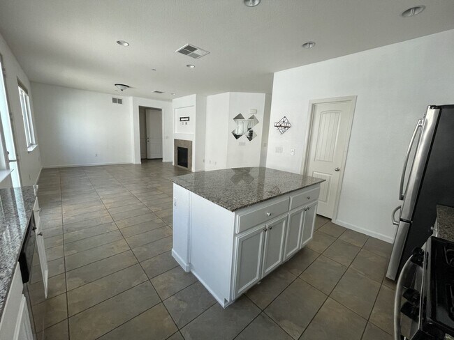 Building Photo - 1348 Encore Dr