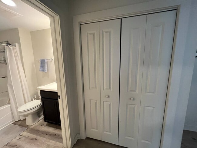 Building Photo - 487 Nott St