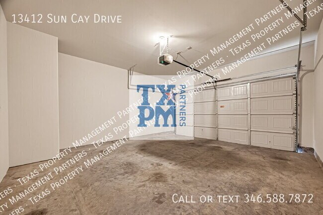 Building Photo - 13412 Sun Cay Drive