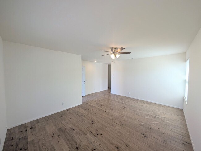 Building Photo - Corner Lot Home in Escondido!