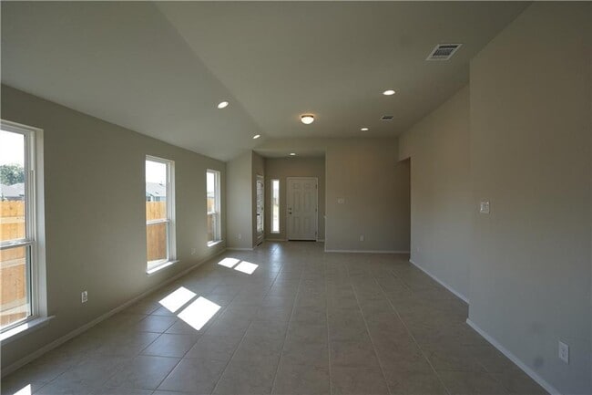 Building Photo - 131 Trailstone Dr