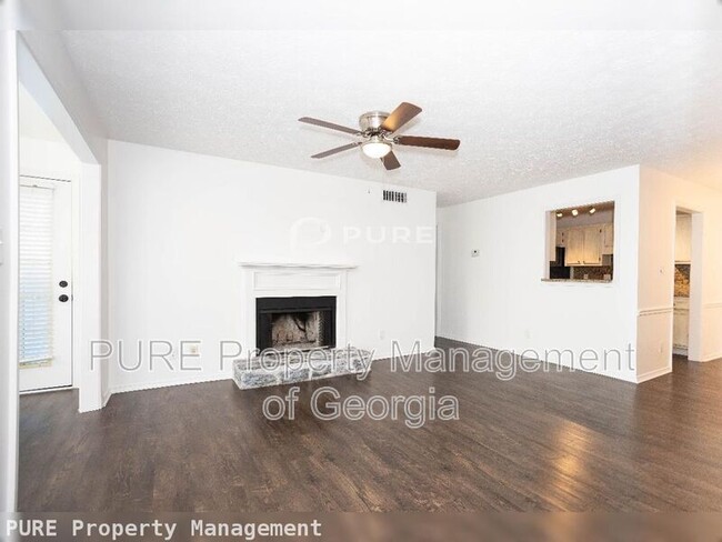 Building Photo - 2408 Country Park Dr