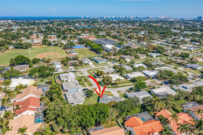 Building Photo - 932 Evergreen Dr