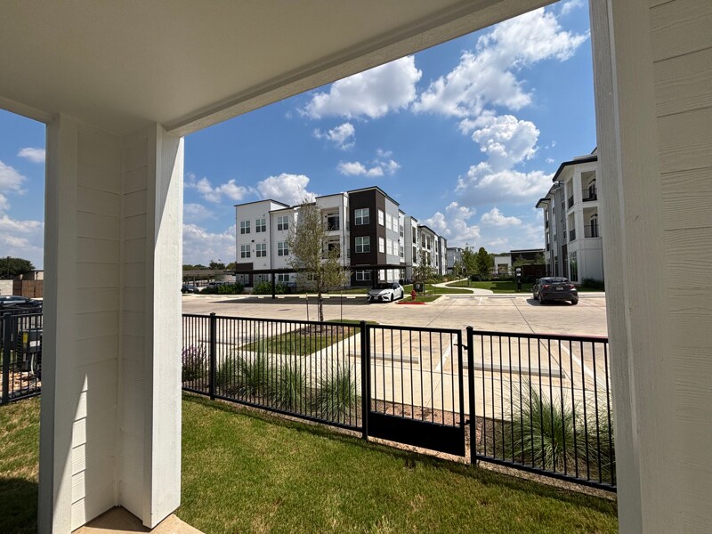 Building Photo - 1301 Leah Ave