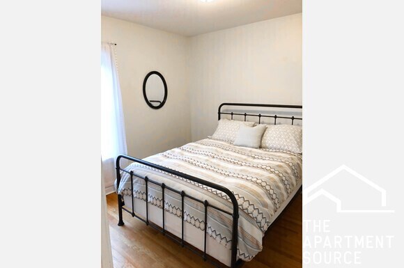 Building Photo - 4871 N Paulina St