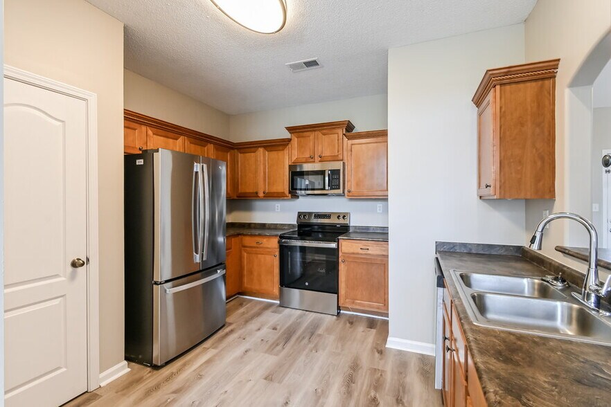 Building Photo - 10182 Whitcomb Ln