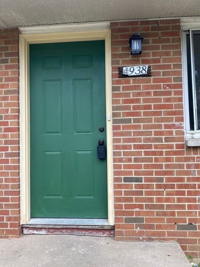 Building Photo - 4934-4942 Queens Avenue