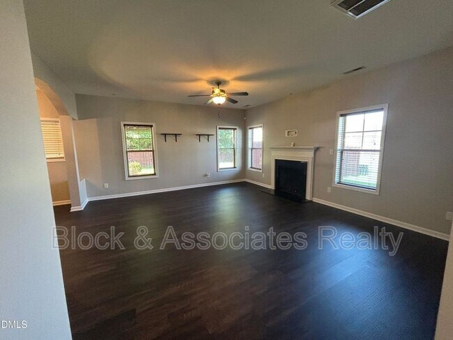 Building Photo - 438 Roanoke Dr
