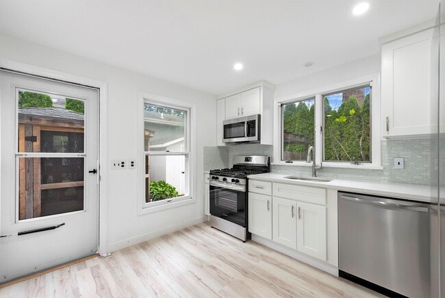 Building Photo - 1375 3rd St