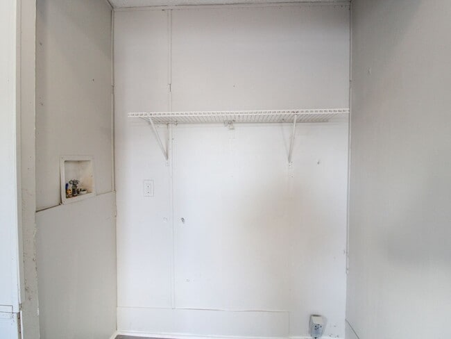 Building Photo - Close to downtown Pulaski!