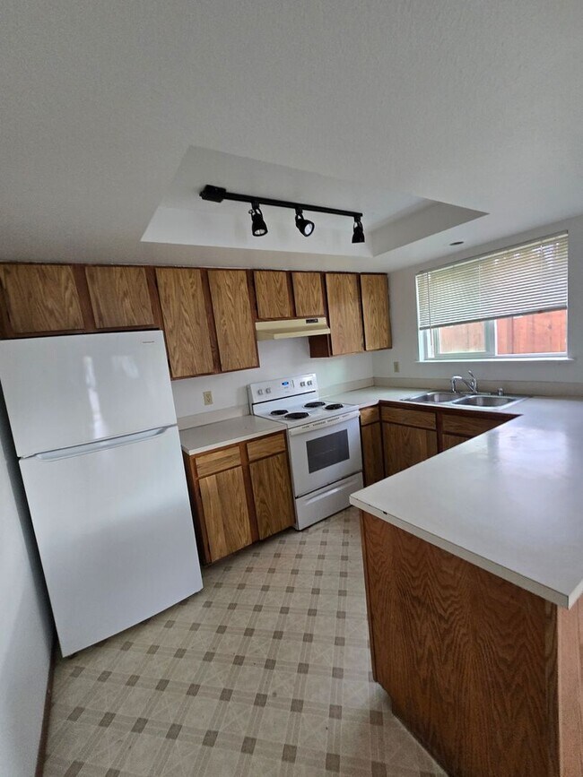 Building Photo - 1610 Lincoln St