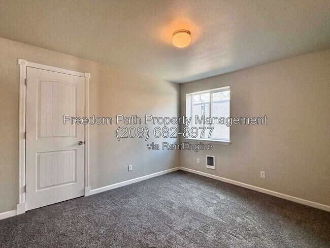 Building Photo - 1212 E Sherman Ave