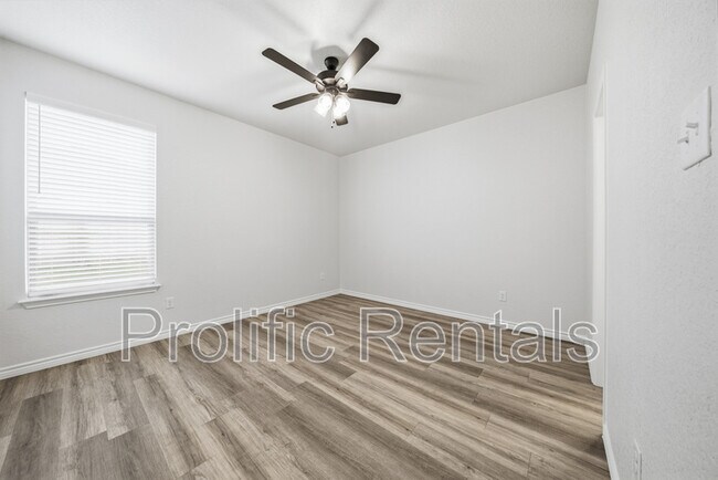 Building Photo - 126 Leon Ln