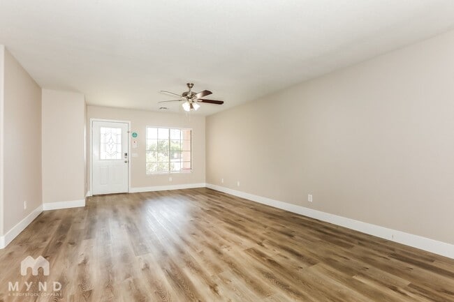 Building Photo - 39922 Calabria St