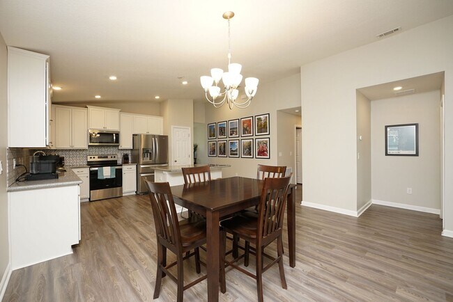 Building Photo - Central Freeport Location with Community Pool