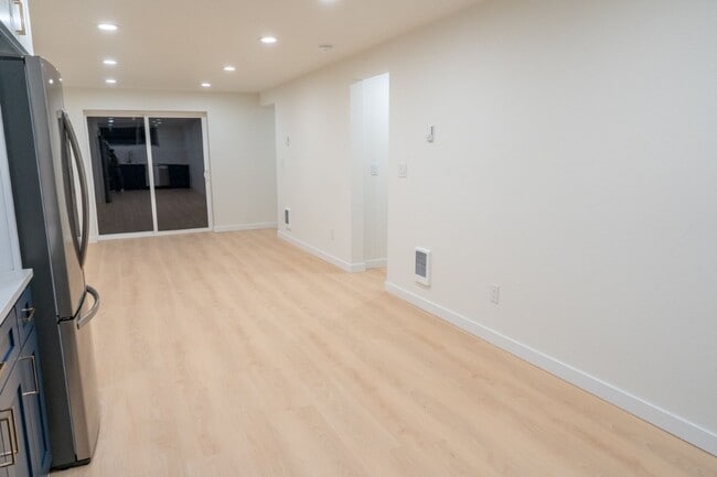 Building Photo - 4015 SW Thistle St