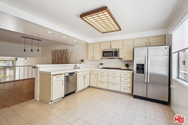 Building Photo - 13065 Mindanao Way