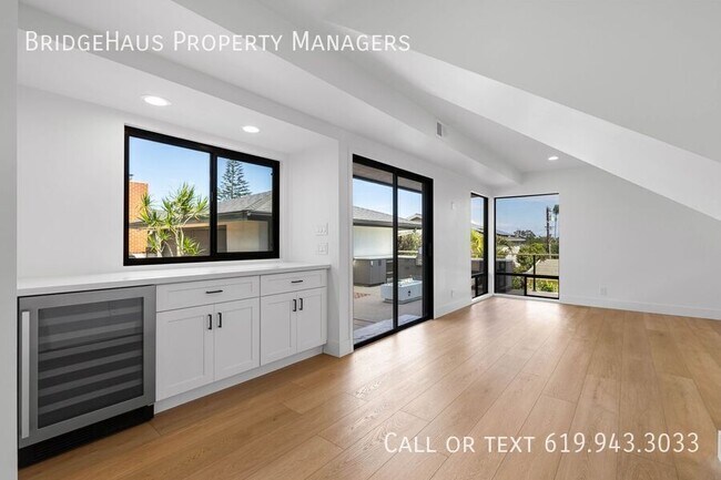 Building Photo - 821 Moana Dr