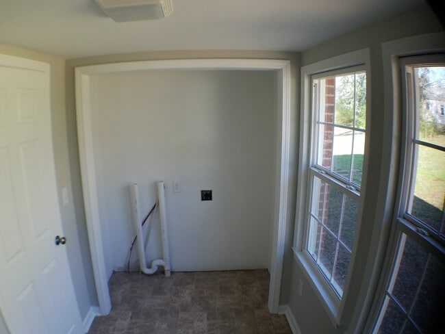 Building Photo - 245 Hood Rd