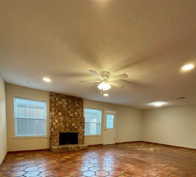 Building Photo - 11632 S Kirkwood Rd