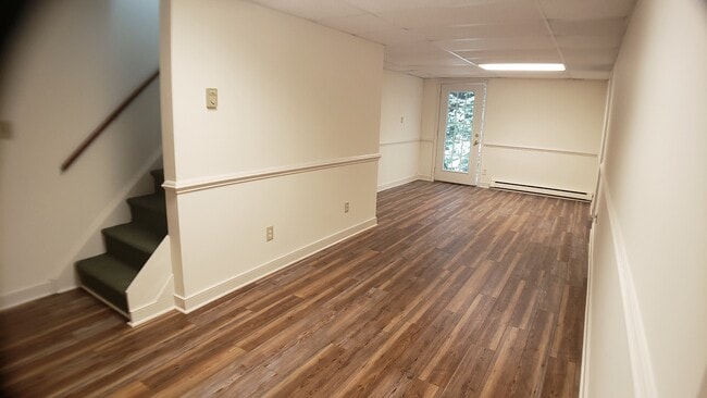 Building Photo - 211 Surrey Rd