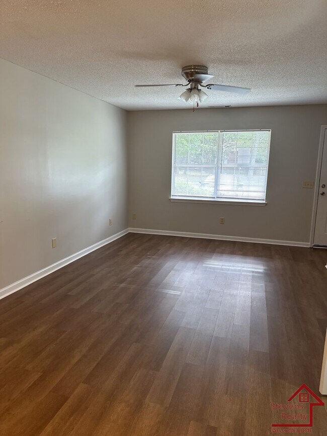 Building Photo - 143 East Ave