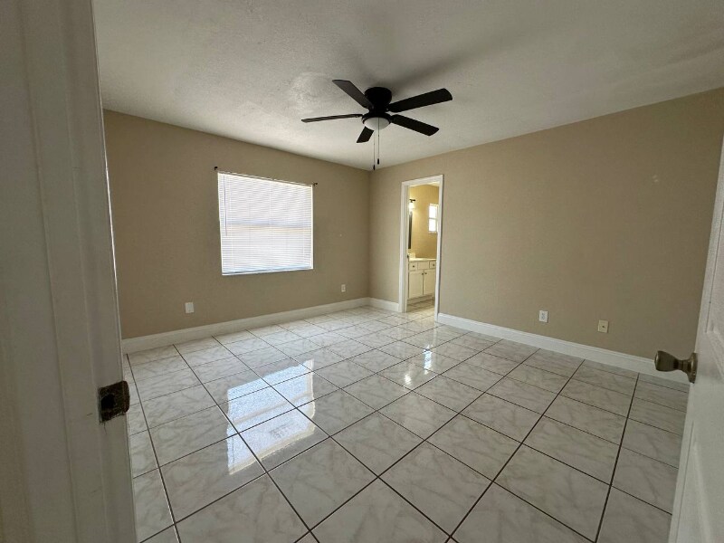 Building Photo - 27 W Country Cove Way