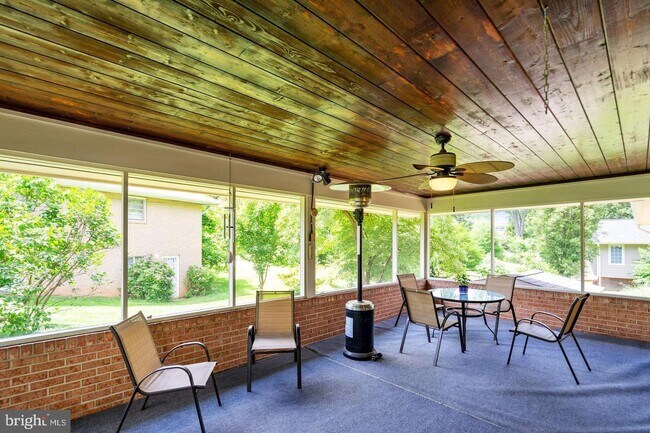 Building Photo - 6425 Noble Dr