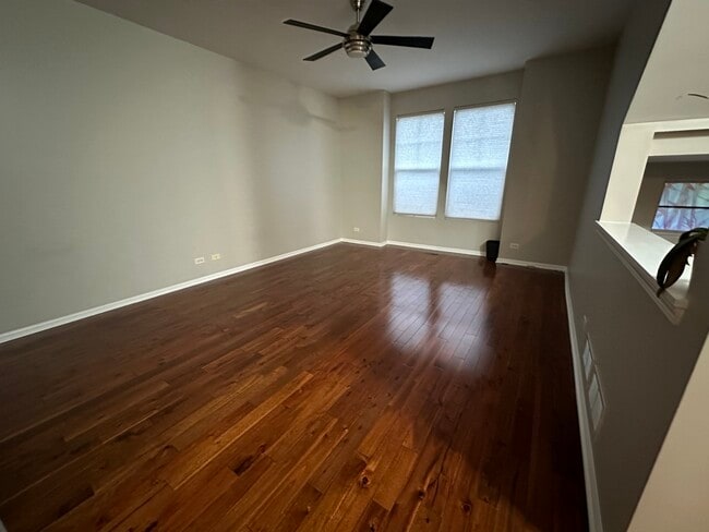 Building Photo - 482 Grosvenor Ln