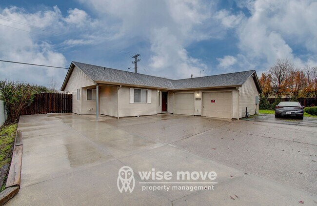 Building Photo - 809 SE 135th Ct