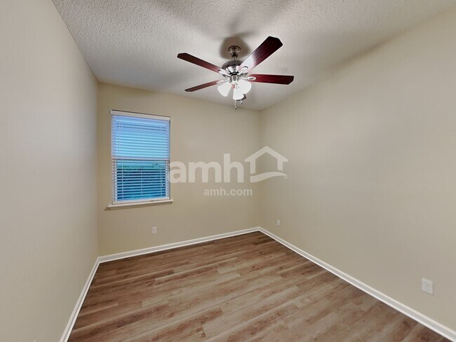 Building Photo - 500 Glendale Ln