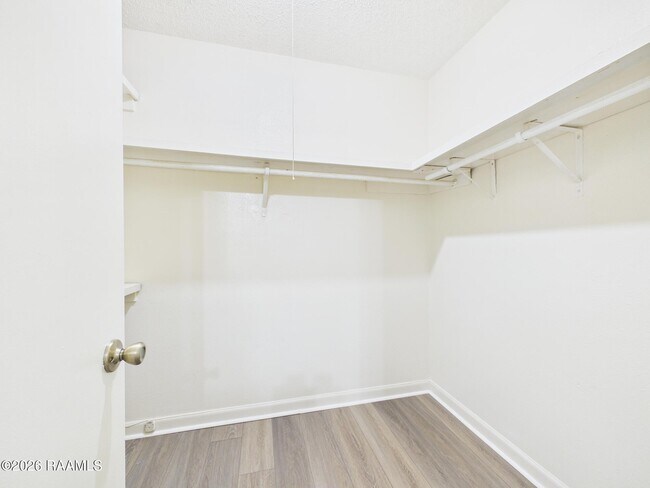 Building Photo - 809 Fox Run Ave