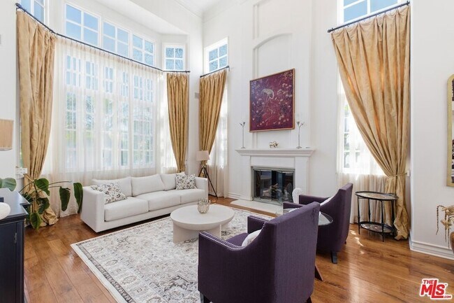 Building Photo - 6003 County Oak Rd